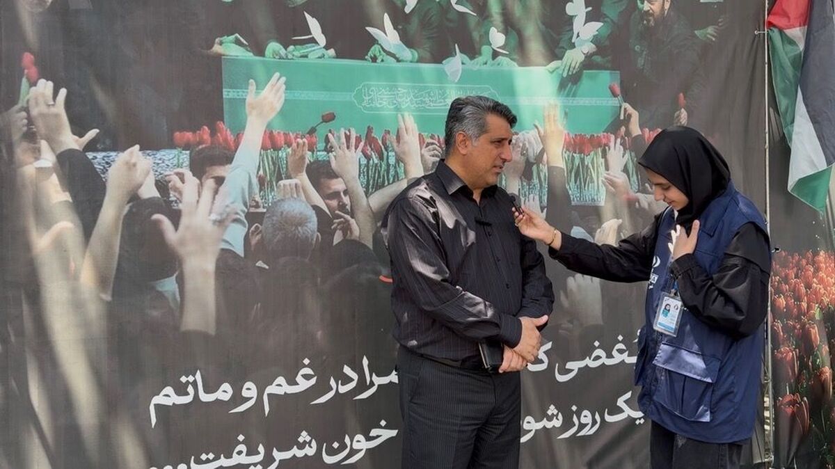 در جشن فرشته‌ها، رهبر شهید را چون پدری مهربان در میان دانش‌آموزان دیدم