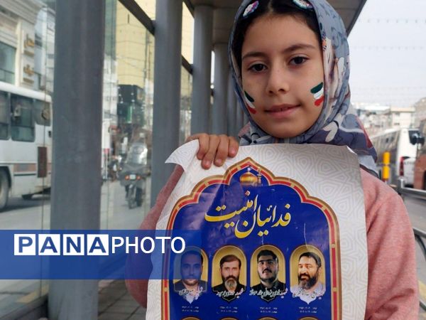 حضور دانش آموزان دبستان نرجس در راهپیمایی ۲۲بهمن 