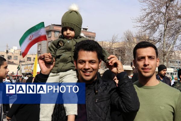 طنین شعارهای انقلابی در سالروز پیروزی انقلاب اسلامی ایران