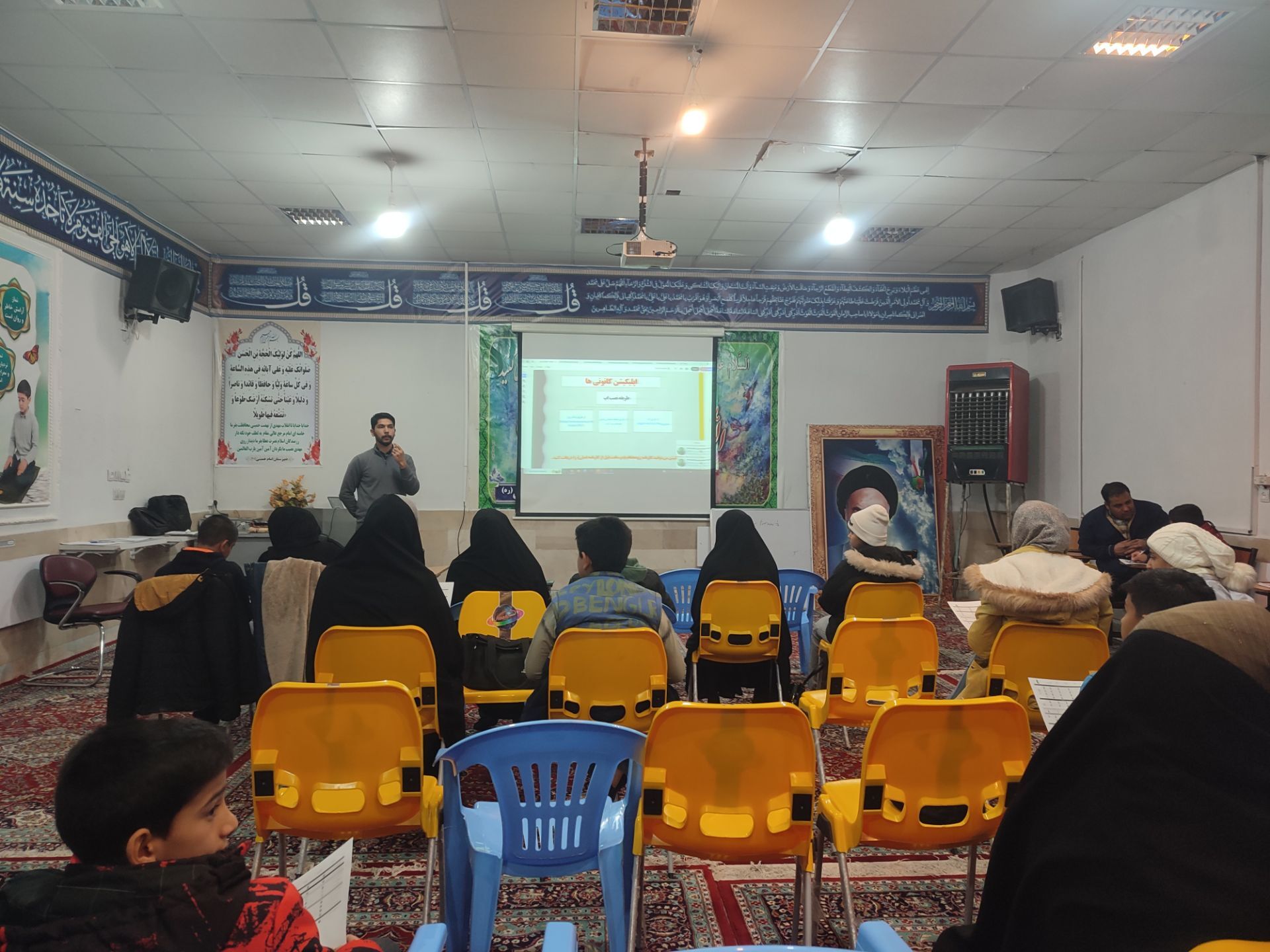 جلسات هم‌اندیشی دانش‌آموزان کانونی دردبیرستان امام خمینی کاشمر
