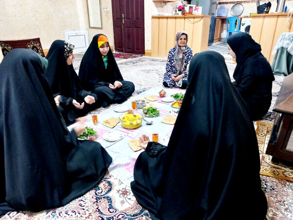 دیدار دانش‌آموزان انجمن اسلامی دبیرستان فاطمه الزهرا با همسر شهید علیرضا جمیلی شیروان
