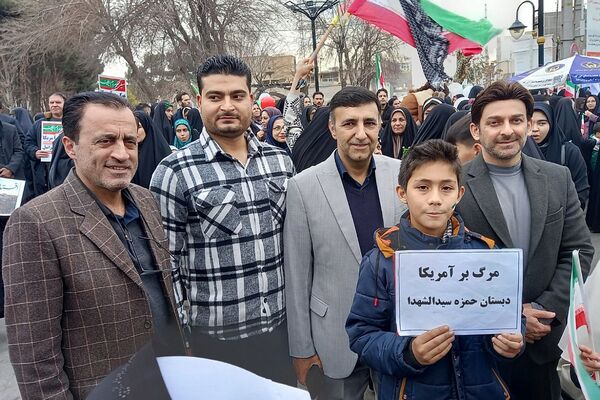 تجدید میثاق مردم ولایتمدار قرچک در راهپیمایی ۲۲ بهمن
