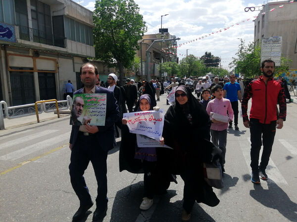 راهپیمایی نمازگزاران جمعه قم در حمایت از عملیات وعده صادق و طرح نور