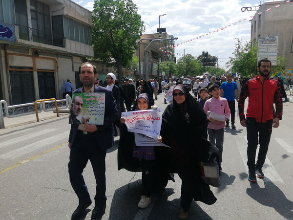 راهپیمایی نمازگزاران جمعه قم در حمایت از عملیات وعده صادق و طرح نور