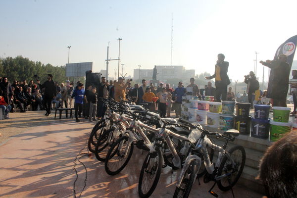 پیاده‌روی خانوادگی در بوشهر