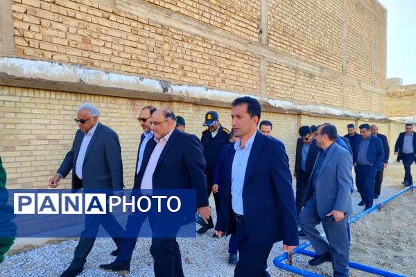  خدمت‌رسانی دولت به مردم زرقان در دهه فجر 