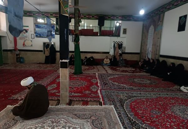 تکریم از مادران شهدا در پایگاه طاهره بسیج خواهران روستای حسین آباد
