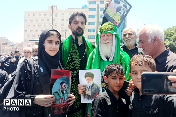 عبورِ پیکرِ عشق؛ آخرین وداع در مشهد از پشتِ شیشه‌های غبارگرفته