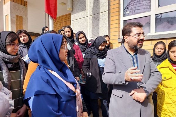 طرح یک روز در مدرسه در دبیرستان نمونه دولتی ولایت بهارستان‌۲