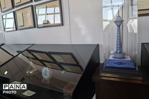 بازدید پرشور دختران دبیرستان قیام و بعثت‌۲ از بلندترین نماد پایتخت