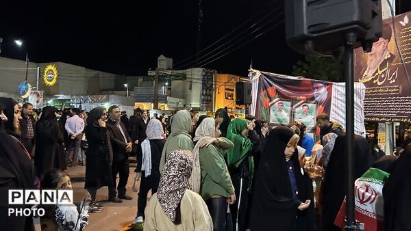 «پاتوق نوجوان مبارز»؛ شور نوجوانی و حال‌وهوای انقلابی در میدان امام خمینی(ره) مرند