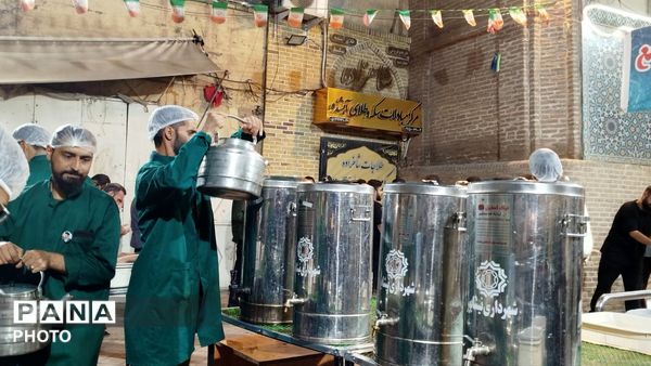 گذری بر غرفه دهه نودی ها و چایخانه حضرت زهرا(س)