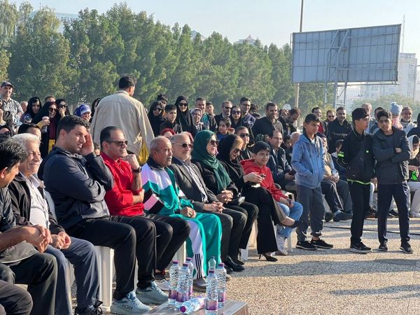 پیاده‌روی خانوادگی در بوشهر