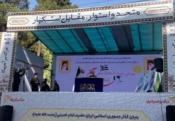  ۱۳ آبان، حرکت دانش‌آموزان و دانشجویان برای حفظ استقلال کشور بود/ استقلال خود را معامله نمی‌کنیم
