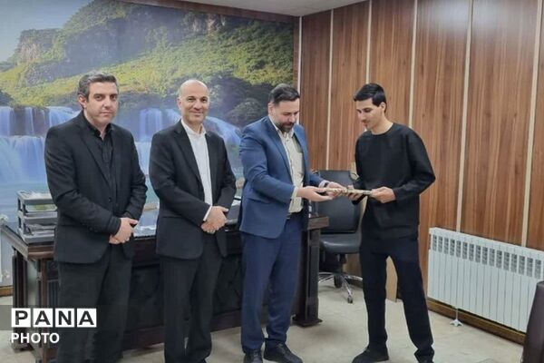 تقدیم قدردانی شهردار نسیم‌شهر از برگزیدگان پویش عکاسی «دلدادگان»