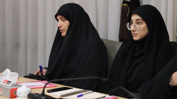 رویداد الگوسازی از زنان موفق و فعال در گفتمان الگوی سوم زن مسلمان