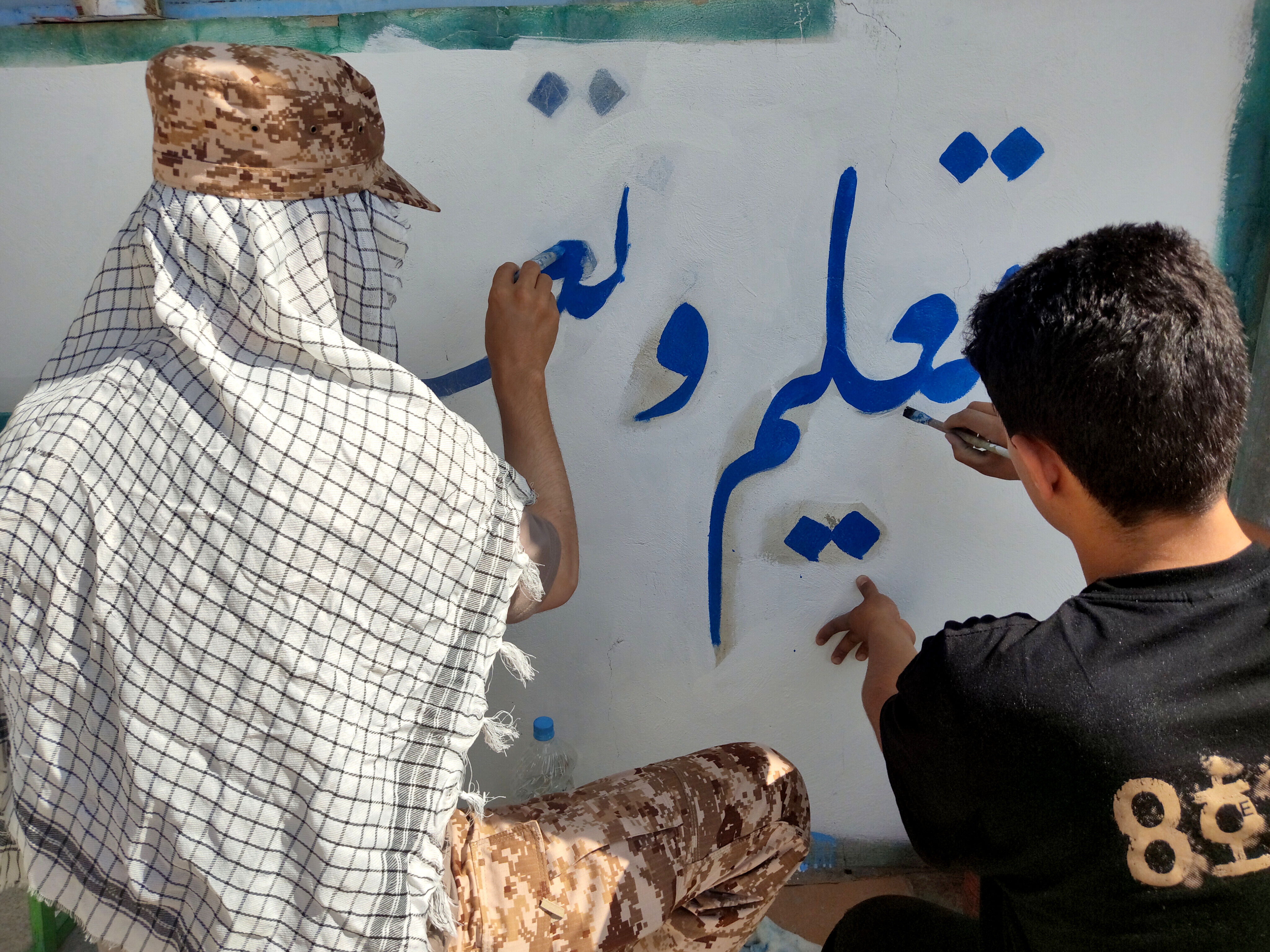 کار جهادی تیم شهید عباس محسنی کردستان برای شاداب‌سازی مدارس محروم لردگان