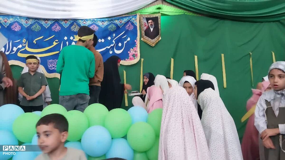 تقدیر از حافظان قرآن در جشن غدیر روستای علی آباد