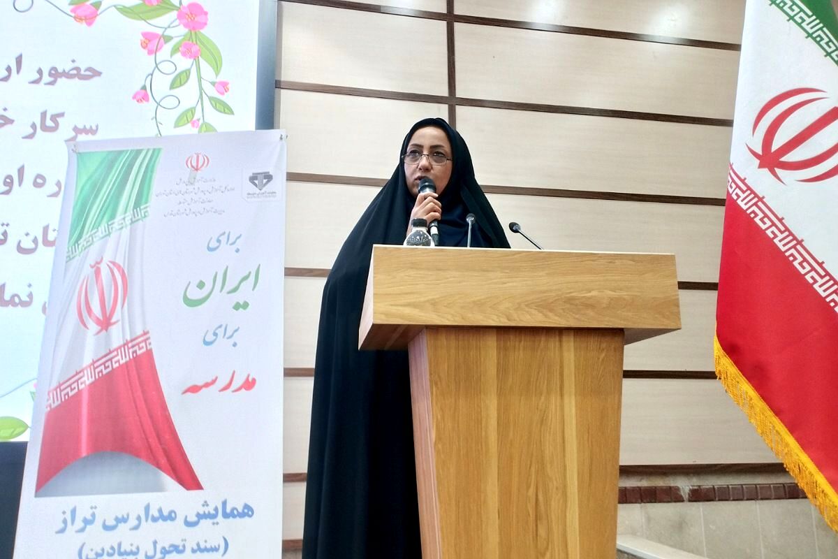 محور تحول در نظام آموزشی، تغییر نگرش و عملکرد مدیران مدارس است
