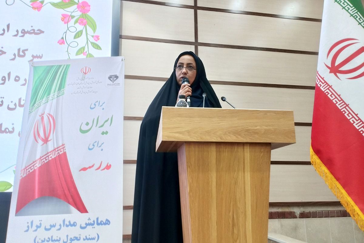 محور تحول در نظام آموزشی، تغییر نگرش و عملکرد مدیران مدارس است