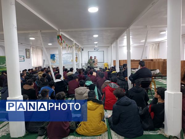 کلاس عملی  آمادگی دفاعی در دبیرستان نمونه آیت الله خامنه ای 