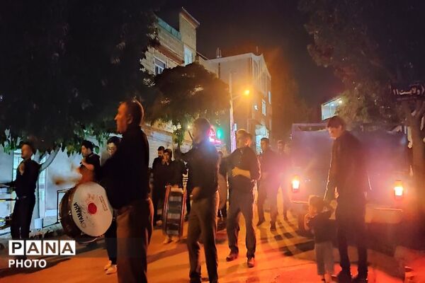 هیئت زنجیر زنی ابا عبدالحسین،  شب تاسوعا در شهر بار نیشابور 