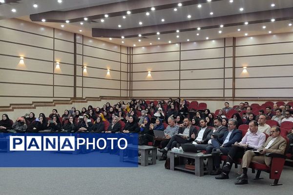 برگزاری کارگاه آموزشی هوش مصنوعی در سالن اجتماعات دکتر گل نراقی