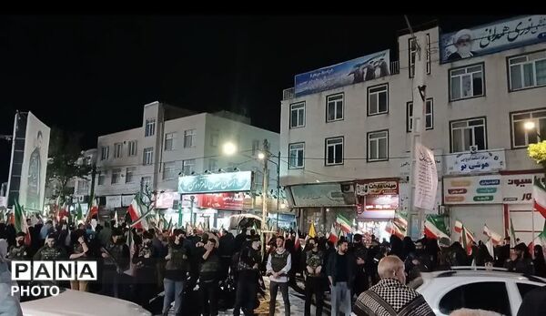 حضور مردم کرج در پنجاه و هفتمین شب بیعت با رهبری 