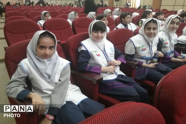 تقدیر از برگزیدگان پویش «سفیران سلامت» در آیینی نمادین با حضور مسئولان وزارتی