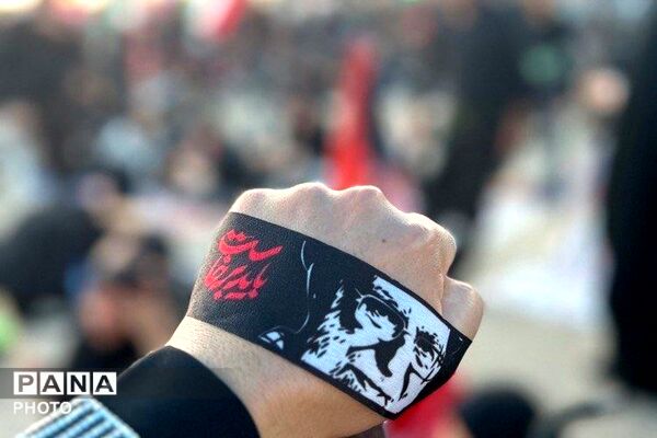 تشییع پیکر رهبر شهید در قم و جمکران