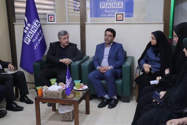 حضور مدیرکل فرهنگ و ارشاد اسلامی آذربایجان شرقی در دفتر خبرگزاری پانا استان به‌مناسبت روز خبرنگار