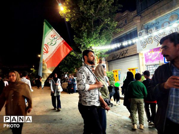 خانوادگی پای کار انقلابیم