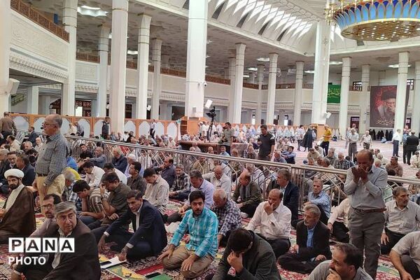 اجتماع فرهنگیان در آستانه بازگشایی مدارس در نماز جمعه شیراز