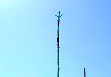 عَلَمی که هرگز به زمین نمی‌افتد 