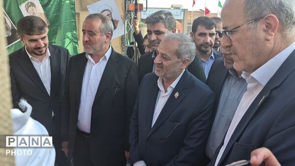 استقبال مردم ولایتمدار شهرستان مرزی نهبندان از وزیر آموزش و پرورش