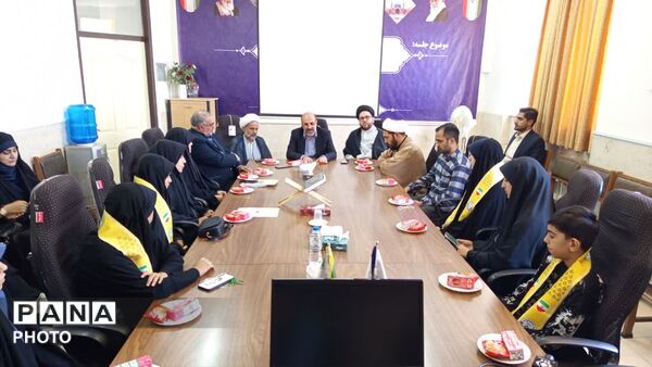 آیین تقدیر از دانش آموزخبرنگاران پانا ناحیه چهار قم