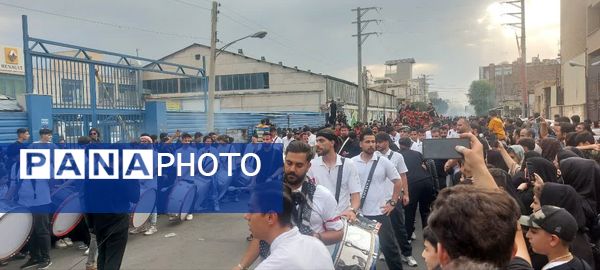 استقبال عزاداران حسینی از کاروان نمادین اسرای کربلا در قم