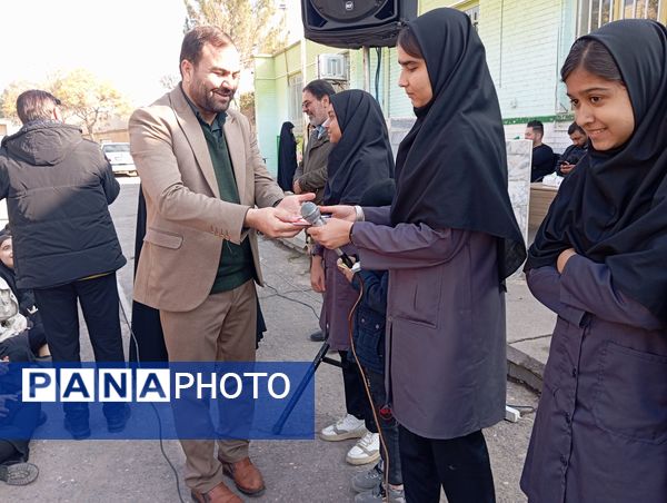 بزرگداشت هفته بسیج در دبیرستان حاج تقی نجفی نیشابور 