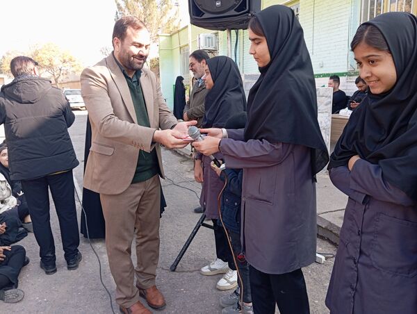 بزرگداشت هفته بسیج در دبیرستان حاج تقی نجفی نیشابور 