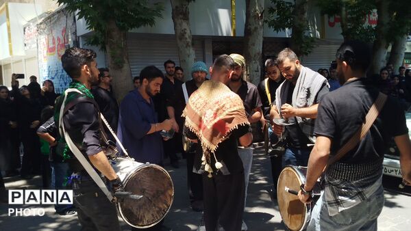 اولین ظهر عاشورا پس از شهادت رهبر امت