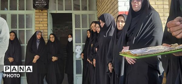 تقدیر از برگزیدگان کشوری جشنواره نوجوان خوارزمی در دبیرستان حضرت معصومه(س) شهر جعفریه