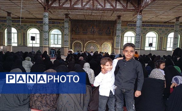 دعای روز عرفه در جوار گلزار شهدای شهر بار