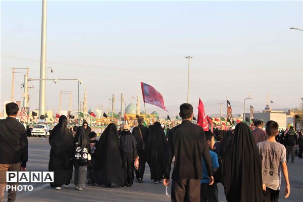 حضور دلدادگان اربعین حسینی(ع) در طریق المهدی(عج) مسجد جمکران