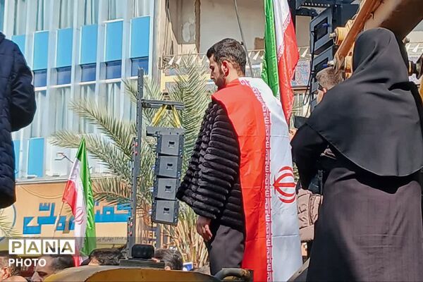 کبوتران عاشق به امام شهیدشان پیوستند