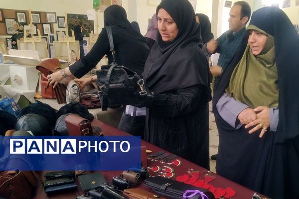 برگزاری جشنواره هفته مشاغل در هنرستان کوثر قیامدشت ری یک