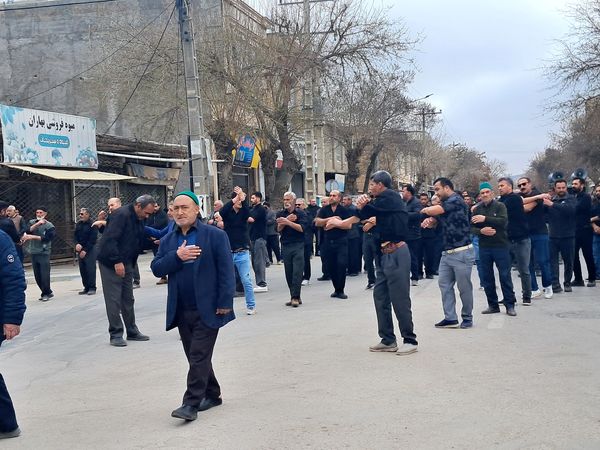 مراسم دسته روی و سینه زنی مردم آشخانه به مناسبت شهادت امام علی (ع)