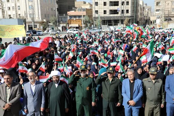 حضور پرشور دانش‌آموزان در راهپیمایی ۱۳آبان منطقه کهریزک 