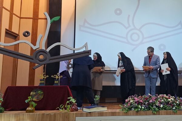 تجلیل از برگزیدگان جشنواره بزرگ جوانه در مجتمع آموزشی و فرهنگی علوم پزشکی شیراز 
