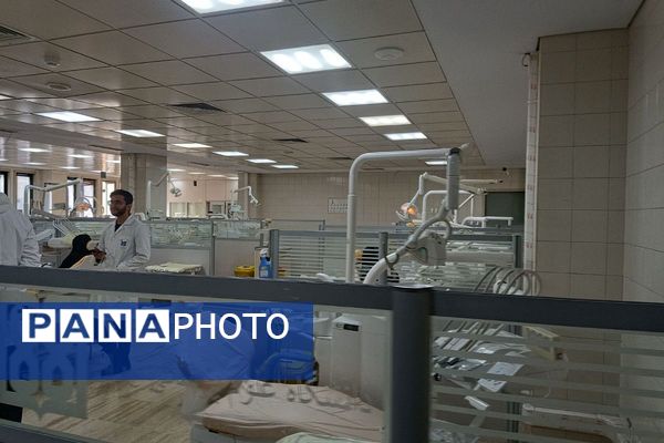 بازدید دانش‌آموزان دبیرستان شهدای علم‌ و فناوری بهارستان دو از دانشکده دندانپزشکی تهران 