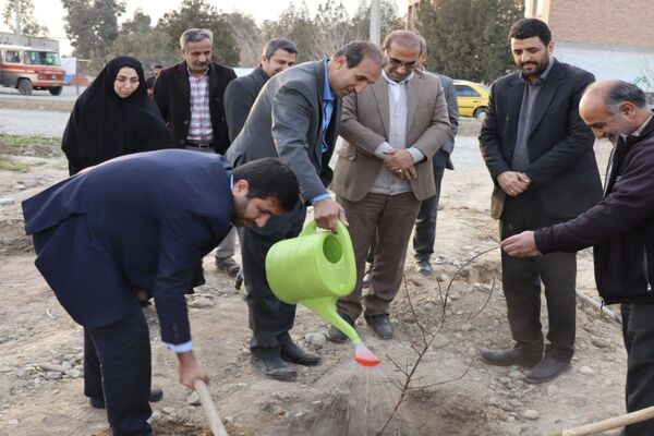 آیین روز درختکاری در هنرستان کشاورزی شهید باهنر پاکدشت 